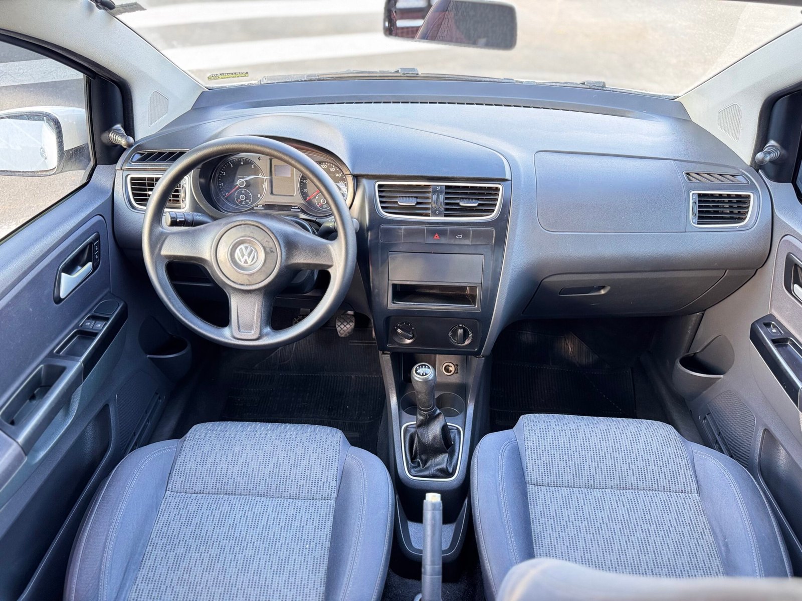 🚗 VOLKSWAGEN FOX 1.0 FLEX 2013 — foto 8