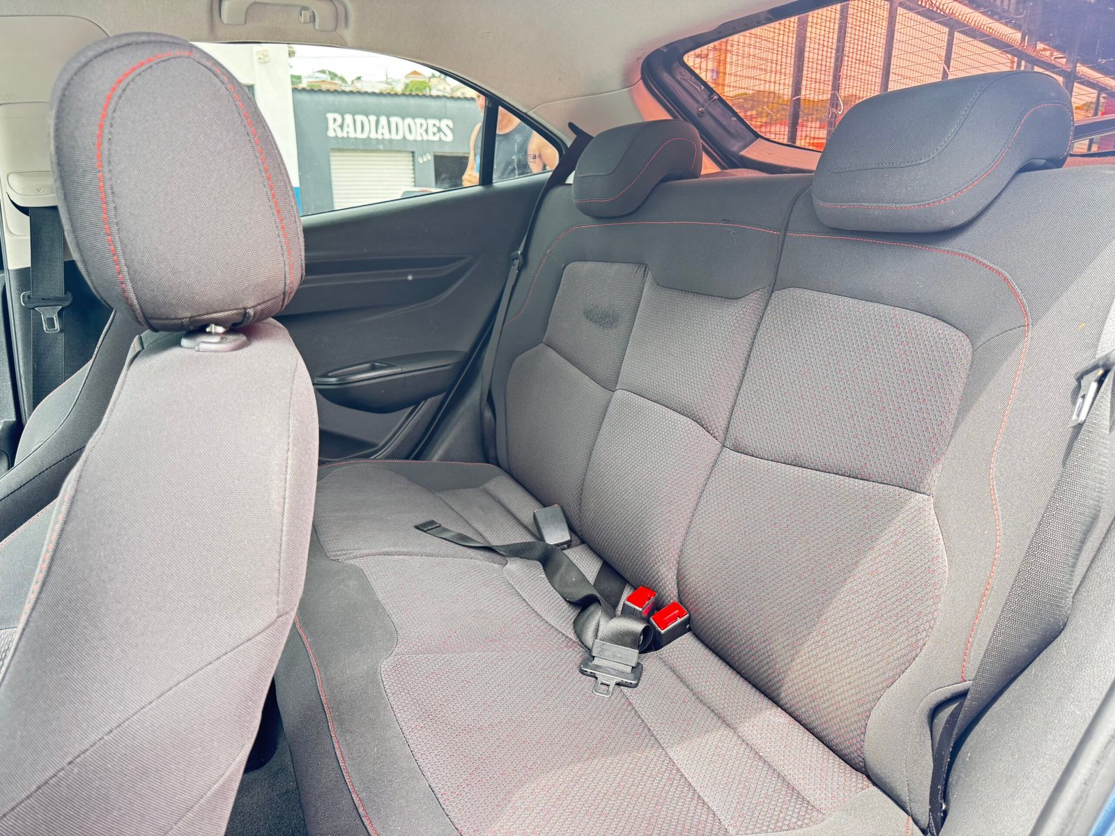 Chevrolet Onix LTZ 1.4 automático ano 2015 — foto 8